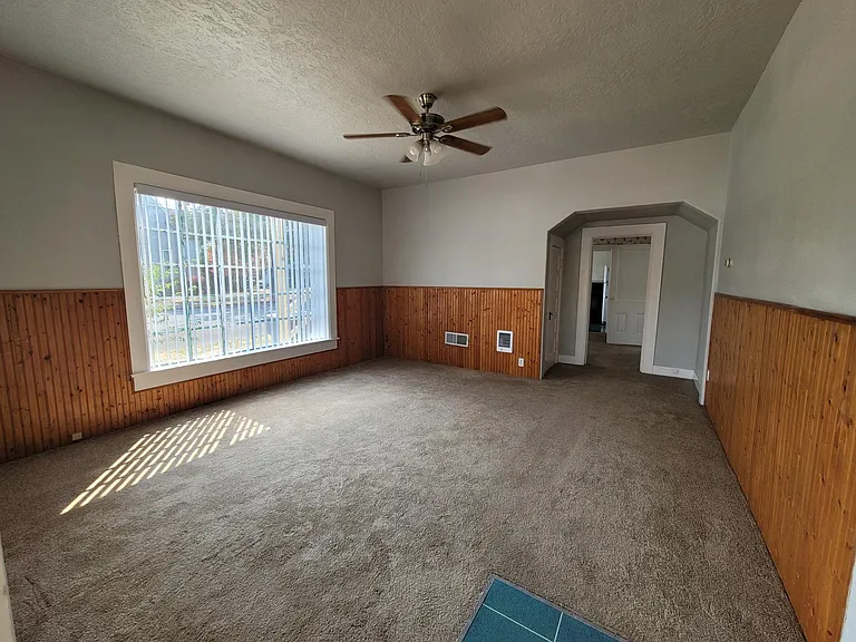 632 Walnut St SW — Photo 2