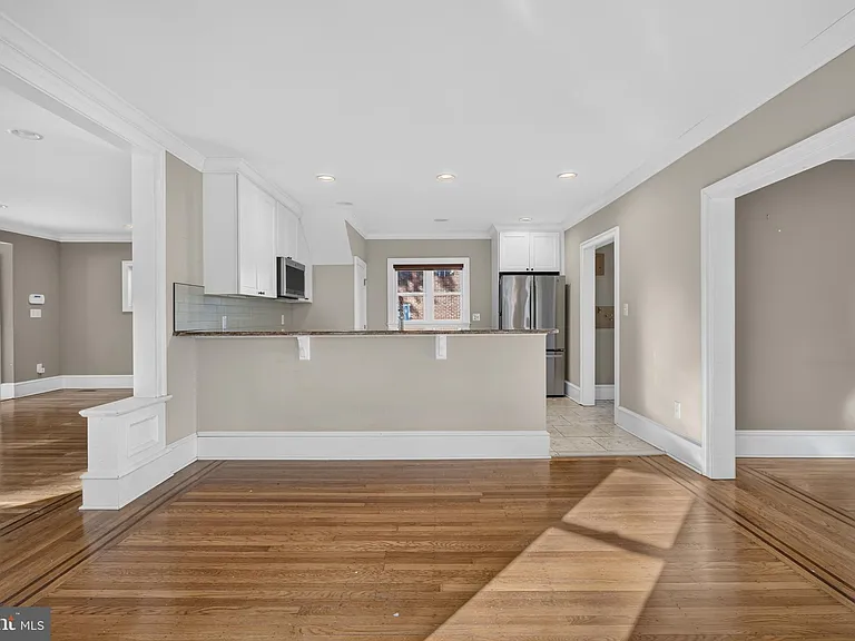 21 E Redman Ave — Photo 24