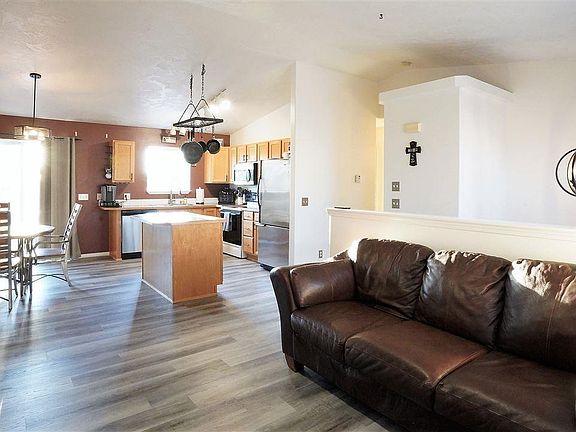 5th image of 1935 NW Canyon View Dr