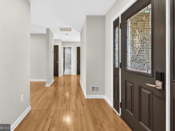 5th image of 2140 6th St