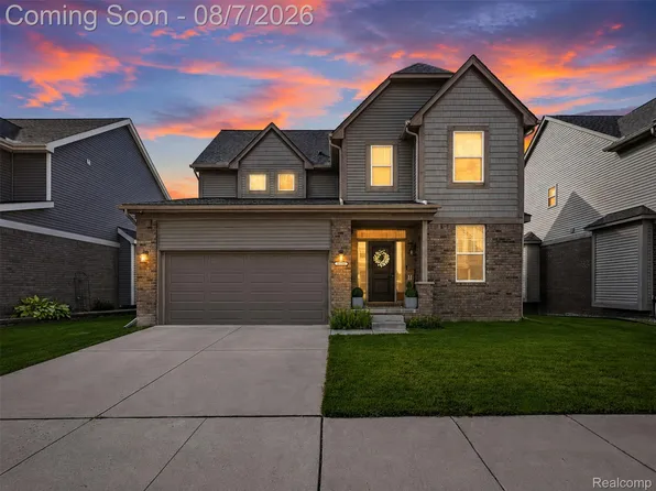 47523 Viola Ln, Chesterfield, MI 48047