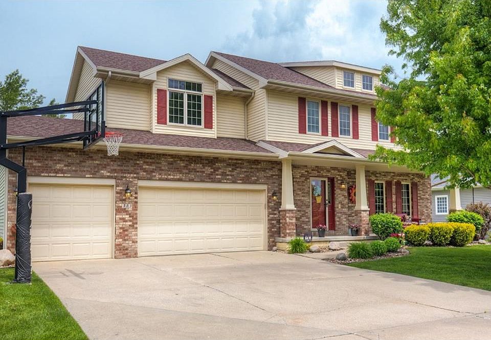 2nd image of 313 Thornhill Rd