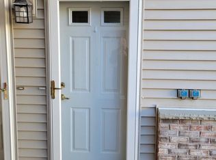 2111 Pine Ridge Ct UNIT E, Grafton, WI 53024