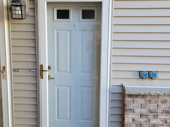 2111 Pine Ridge COURT #E, Grafton, WI 53024