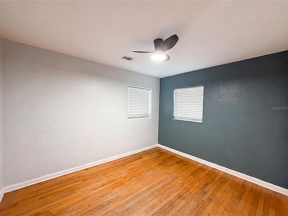 4th image of 820 E WISCONSIN AVENUE