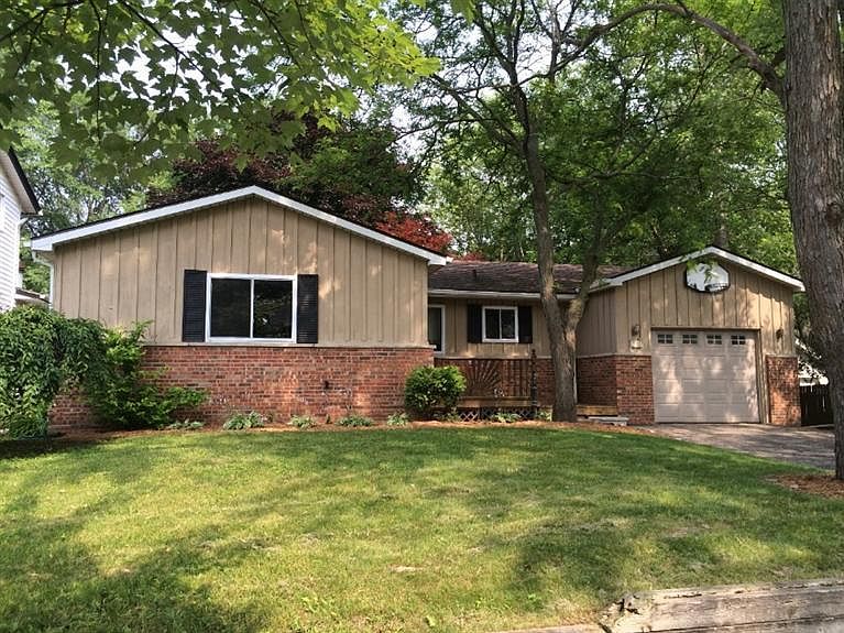 1st image of 532 Center Dr