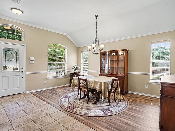 3rd image of 2801 Warwick Dr