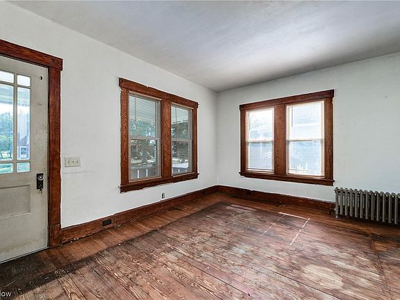 5th image of 124 Harwood St