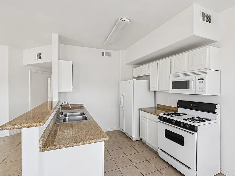 Sunrise Park Condominiums — Photo 12