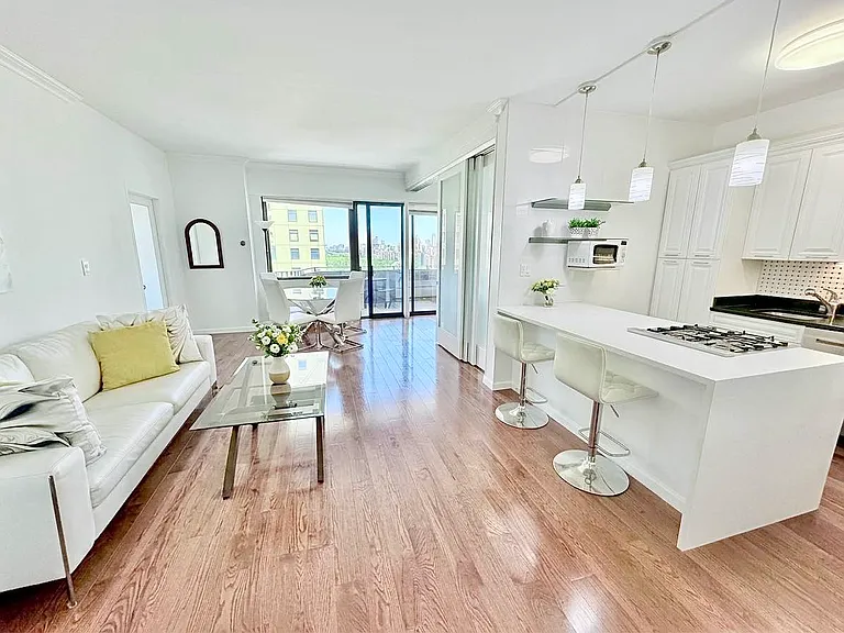 58 W 58th St #27A — Photo 3