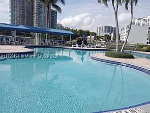 2 bed, 2.5 bath, 1365 sqft, $3,100 — Photo 3