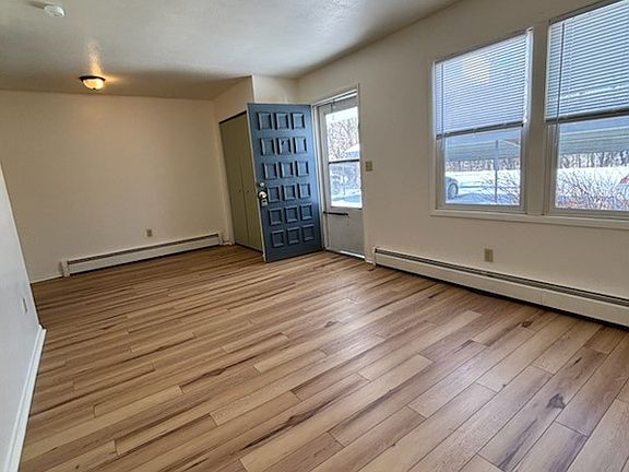 5th image of 704 Waskin Dr #D
