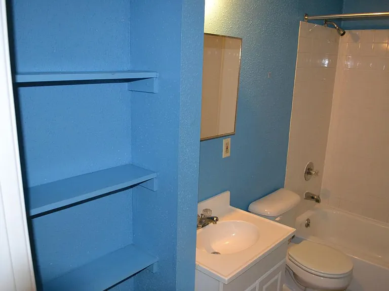 305 Emming St — Photo 23