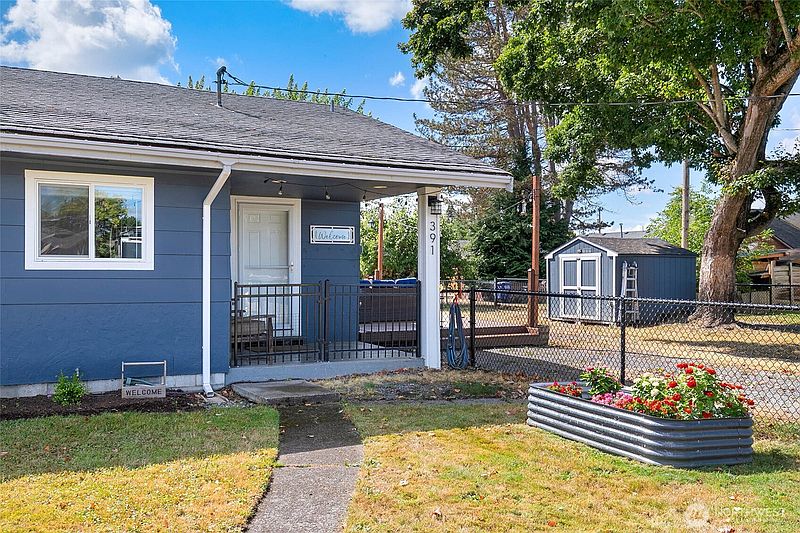 3rd image of 391 Dundass Avenue
