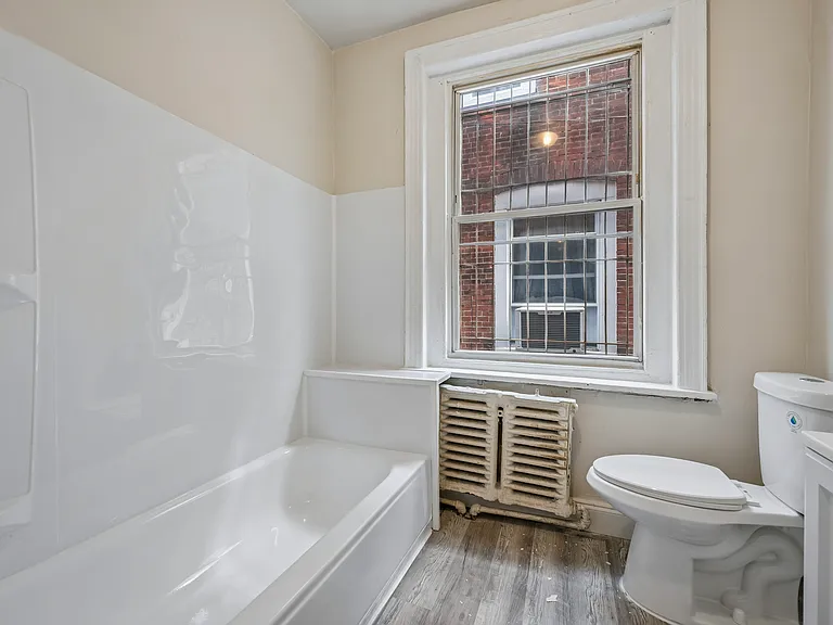 212 N 52nd St #2R — Photo 11
