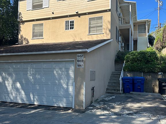 Your unit is on the very top floor, giving you the best view of Century City, especially at sunset time, and later when the moon rises above the beautiful buildings. Astounding.!