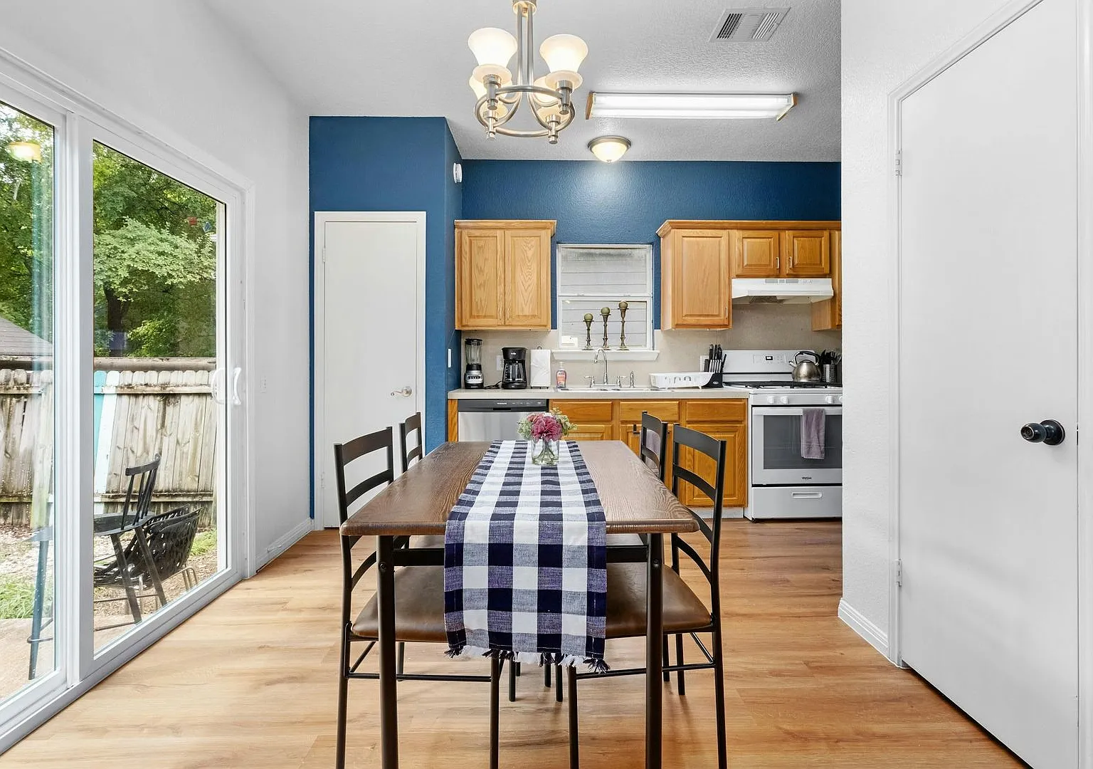 2917 E 16th St #B - Free standing House with fenced back yard in great location! — Photo 1