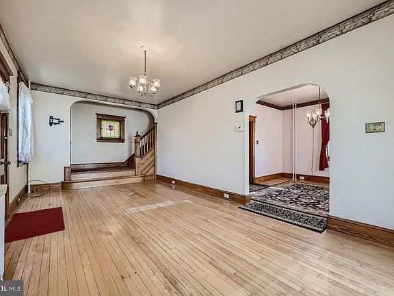 3rd image of 4701 Luerssen Ave