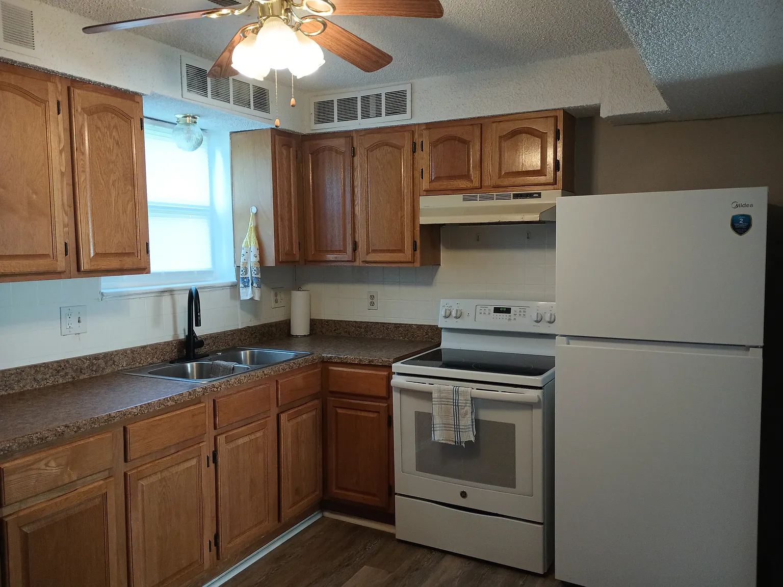 3 bed, 865 sqft, $1,250 — Photo 4