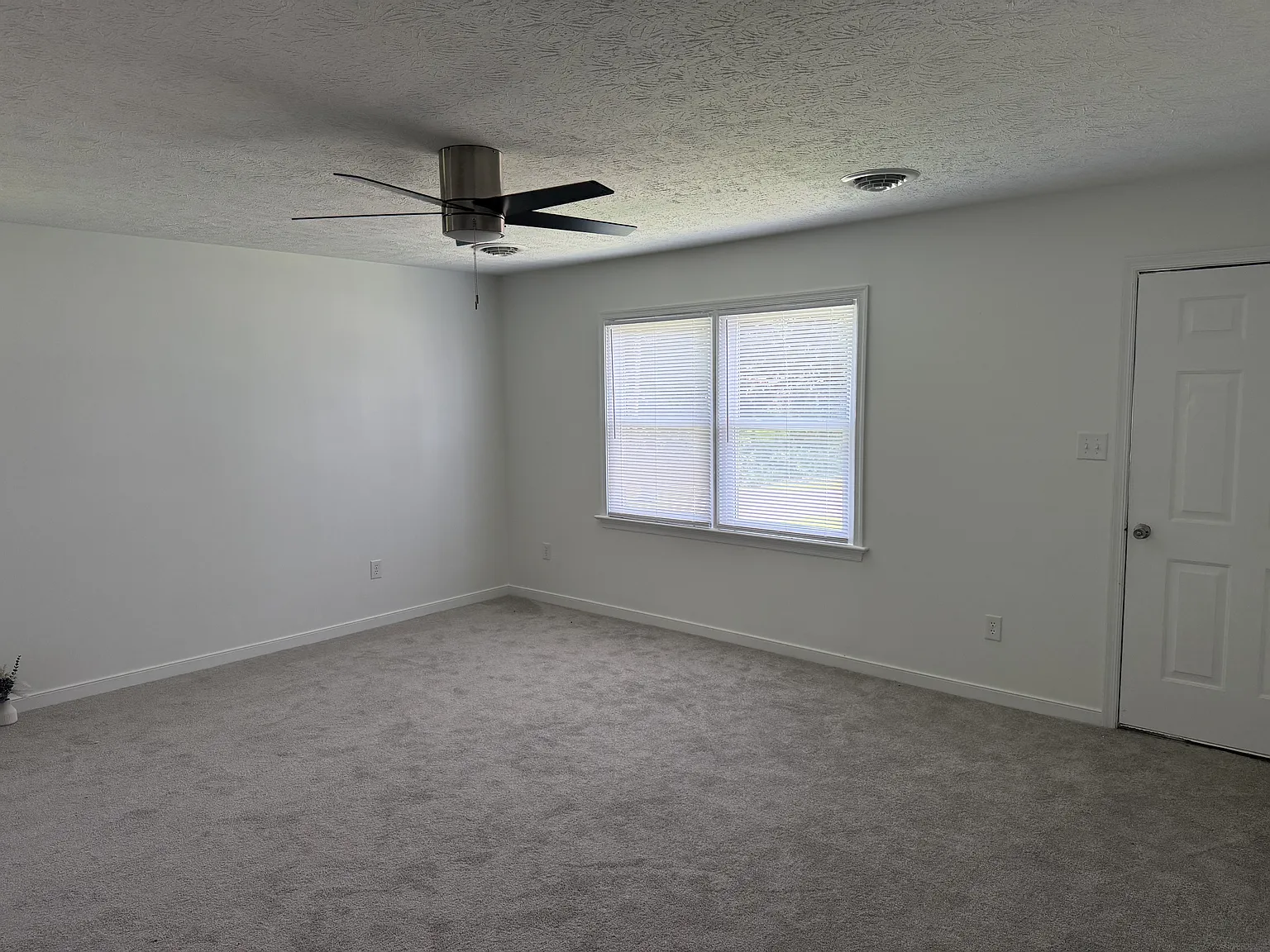 218 North Mapleleaf Avenue - 1 — Photo 2