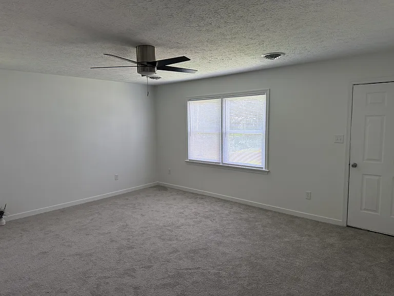 218 N Mapleleaf Ave — Photo 1