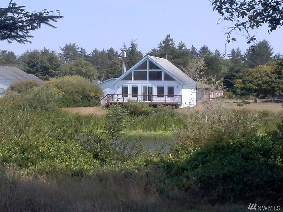 1st image of 401 Canal Dr NE