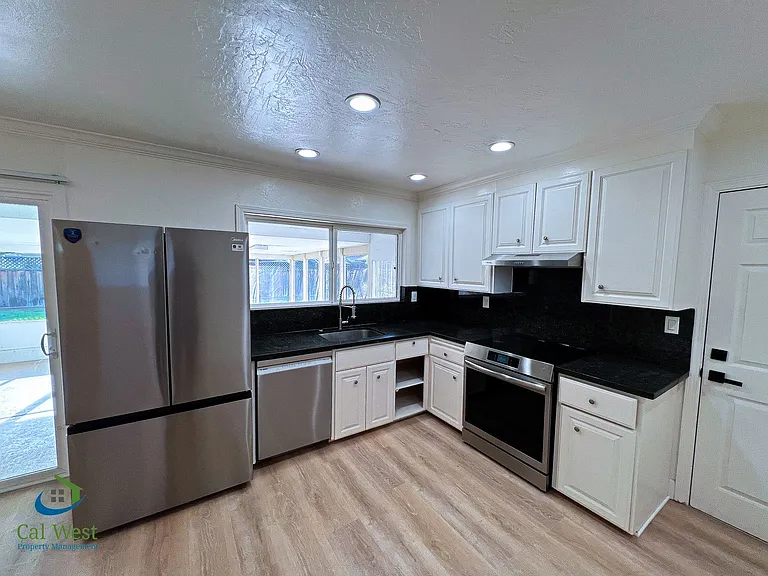 3048 San Luis Rey Ave — Photo 10