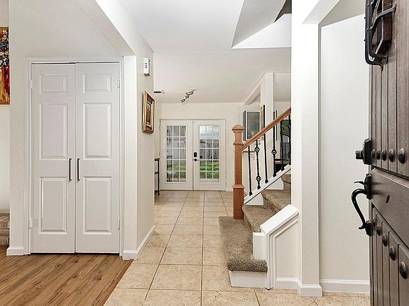 5th image of 49 Country Forest Ct