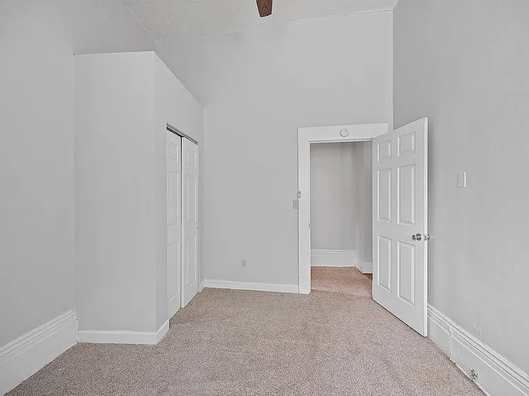2419 Vine St #1 — Photo 10