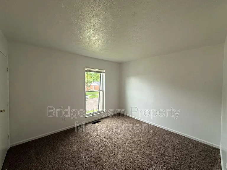955 Taylorsview Dr — Photo 7
