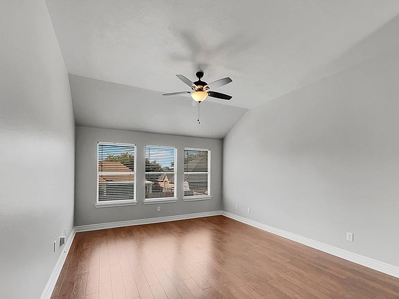 3rd image of 1811 N Everglades Dr