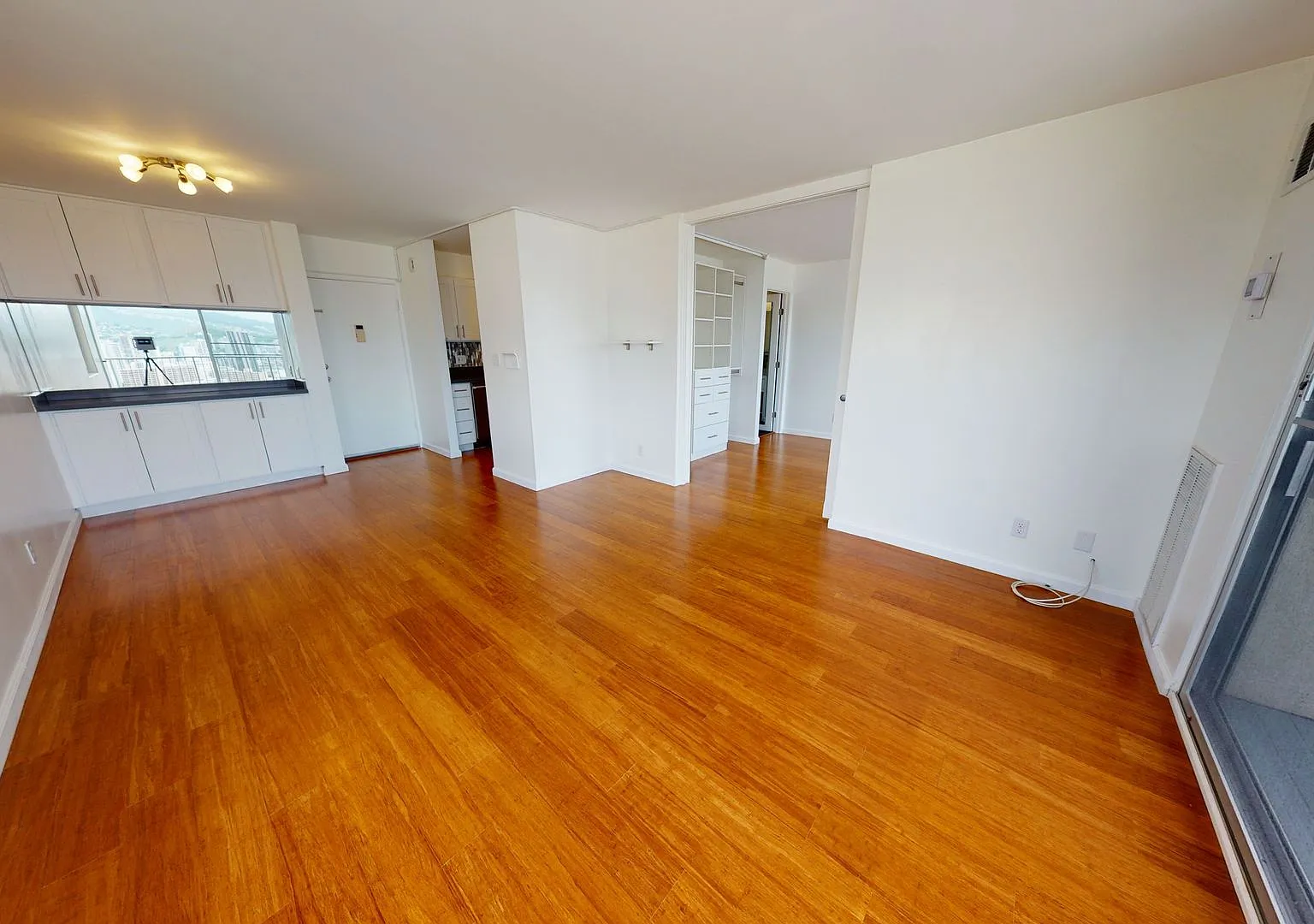 1bd/1ba/1prkg At The Villa On Eaton Square. Electricity Included, Stunning Views! — Photo 2