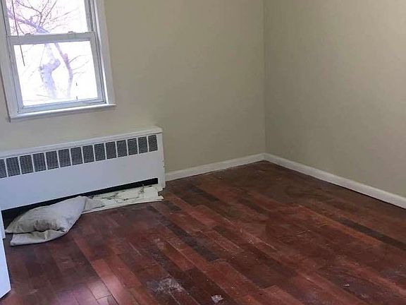 4th image of 23-34 37th St #2