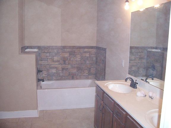 4th image of 7646 Pfizer Dr #995
