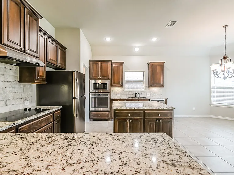 325 Strait Ln — Photo 6