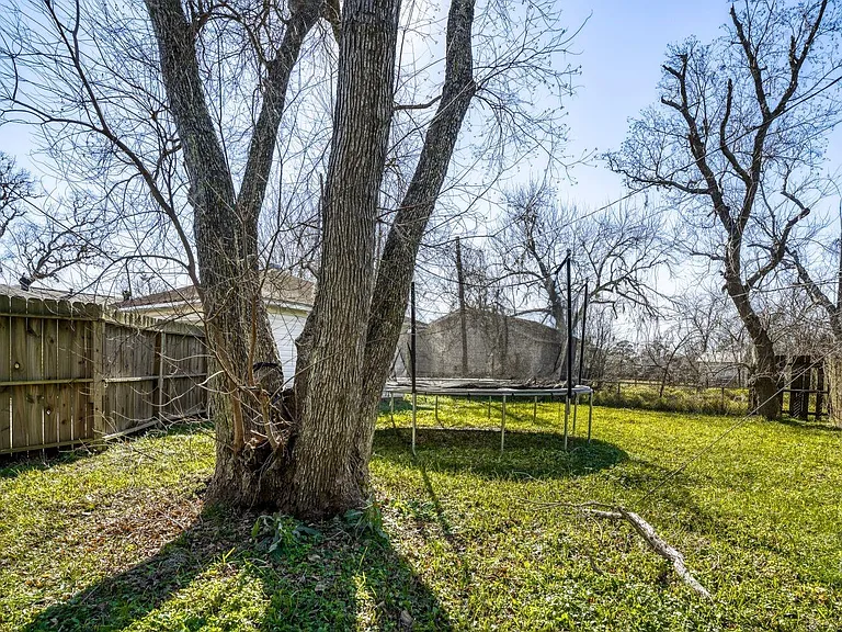 315 Acacia St — Photo 22