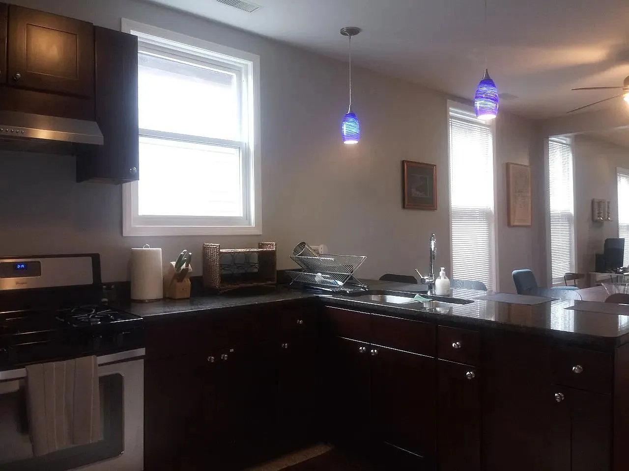 3 bed, 1000 sqft, $1,900 — Photo 2