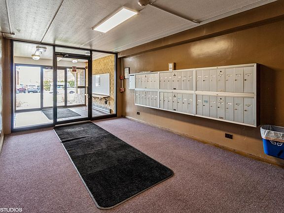3rd image of 919 N Boxwood Dr APT 405