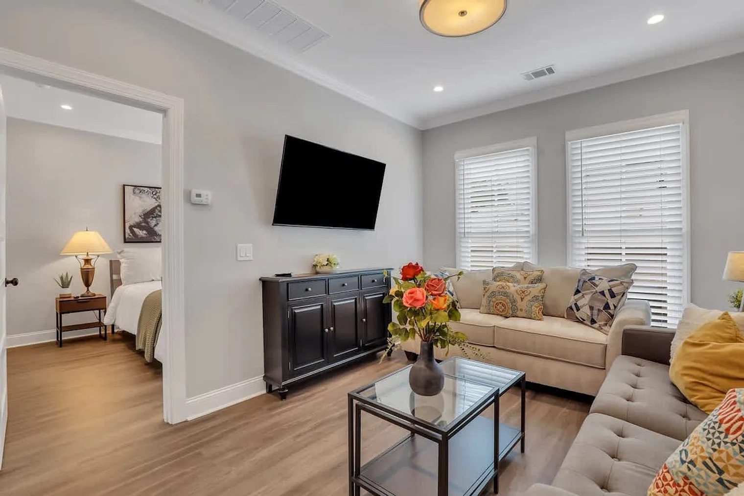1 bed, 1.0 bath, $2,904 — Photo 2