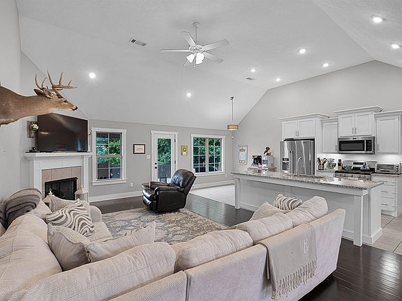 2nd image of 74 Woodshire Cv