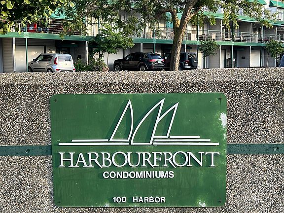4th image of 202 N Harbor Dr