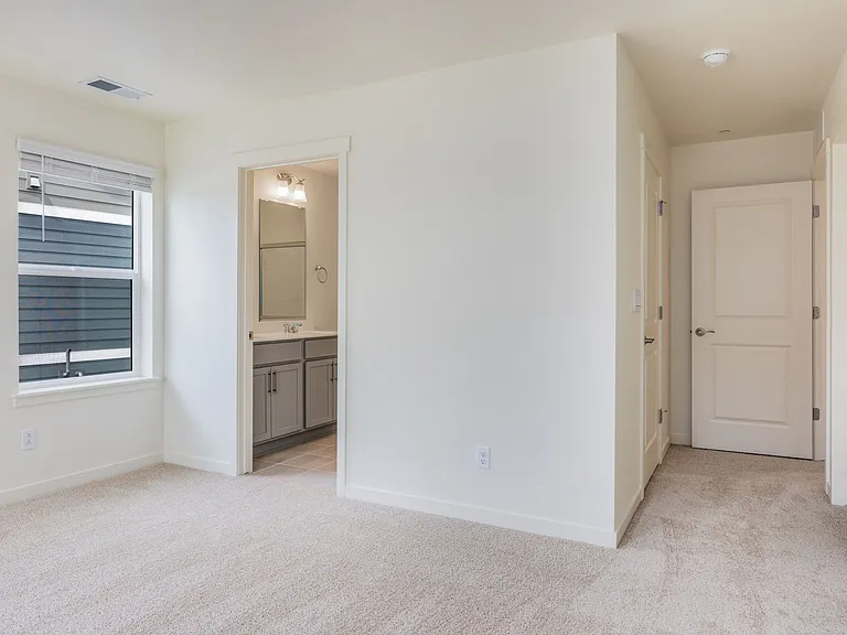 2 walk in closets in primary suite
