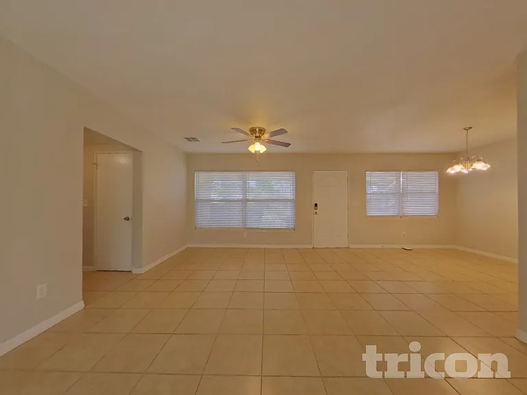 409 Kerry Dr — Photo 3