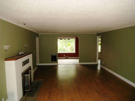 3rd image of 907 S 134th St