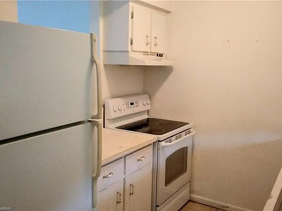 3rd image of 3315 Astoria Ave