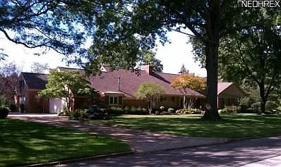 327 Country Club Dr NE photo 1