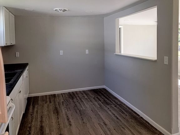 3rd image of 303 N Belle Aire Ave