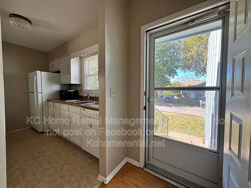 3 bed, 2.0 bath, $2,000 — Photo 4