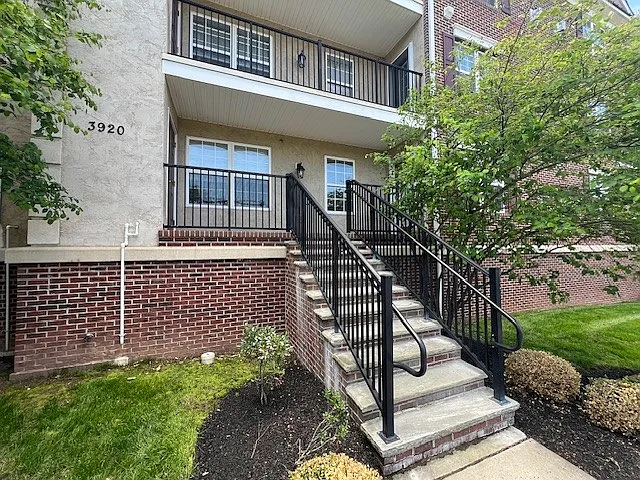 Building Photo - 3920 Ashland Dr #125