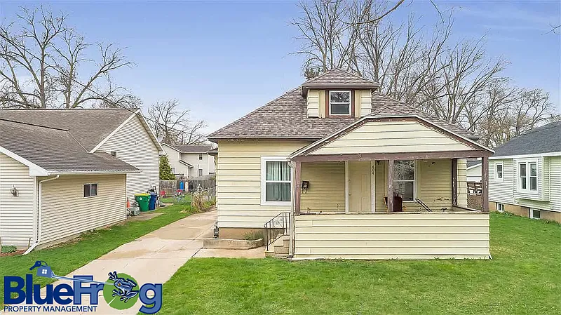 3 bed, 1.0 bath, $1,499 — Photo 1